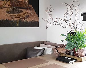 Sfeervolle eetruimte in Vakantiehuis in Kootstertille, perfect voor gezellige maaltijden in Friesland.