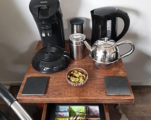 Koffie- en theefaciliteiten in Vakantiehuis in Kootstertille, Friesland, voor een warm welkom.