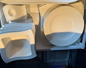 Porseleinen servies in Vakantiehuis in Surhuisterveen, elegant en stijlvol, Friesland.