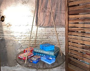 Gemtliche Spielecke mit Brettspielen im Ferienhaus in Gonga, Friesland, fr Familienspa.