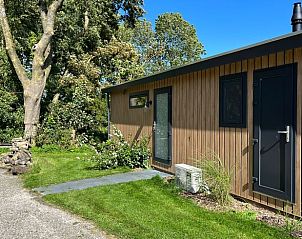 Moderne entree van Huisje in Pingjum, vakantiehuis in Friesland.