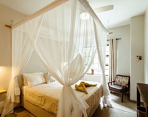 Stijlvolle slaapkamer in Ons Blyplek, vakantieverblijf in het hart van Marloth Park, Zuid-Afrika.