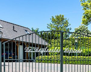 Toegangspoort tot Huisje in Aerdt, een charmant vakantiehuis in het Rivierengebied, Gelderland.