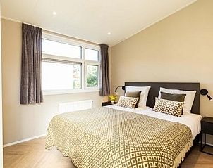 Comfortabele slaapkamer in Boslodge Silva, Ede, Veluwe, ideaal vakantiehuis voor ontspanning en rust.