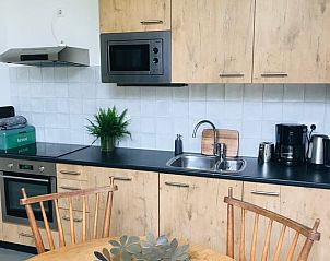 Moderne keuken in Huisje in De Steeg vakantiehuis, Veluwe, Gelderland.