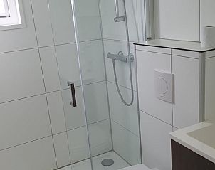 Modernes Badezimmer in Cottage in Asten, Ferienhaus in Asten, De Peel, Nordbrabant.