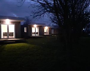 Ferienhaus in Asten, attraktives Ferienhaus am Abend, gelegen in der Natur von De Peel, Nordbrabant.