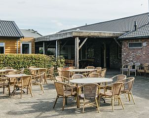 Gezellig terras bij vakantiehuis De Schop in Hoogeloon, Kempen, Noord Brabant. Perfect voor ontspannen momenten in de buitenlucht.