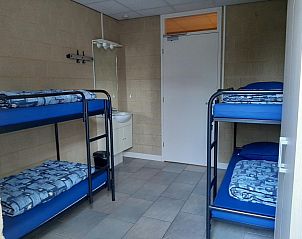 Slaapkamer met stapelbedden in de Heideheuvel vakantiehuis, Schaijk, Noord Brabant, geschikt voor gezinnen.