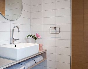 Tweede moderne badkamer in bungalow AanNoordzee.nl, Sint Maartenszee.