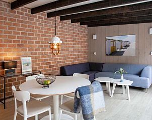 Stijlvolle woonkamer in bungalow AanNoordzee.nl, Sint Maartenszee, Noord-Holland.