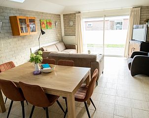 Ruime binnenruimte van Callantsoog de Seinpost nr 6 vakantiehuis in Callantsoog, Noordzeekust, Noord-Holland.