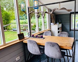 Essecke mit Aussicht im Ferienhaus in Oude Meer, Amsterdam Nord-Holland.