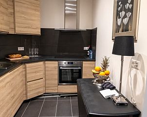 Moderne keuken met apparatuur in Huisje in Laren, vakantieverblijf in Laren, Amsterdam eo, Noord-Holland.