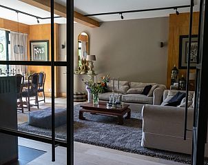 Ruime woonkamer in Huisje in Laren, vakantieaccommodatie in Laren, Amsterdam eo, Noord-Holland.