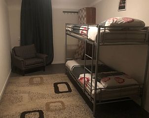 Moderne badkamer met douche in vakantiehuis in Vroomshoop, Twente.