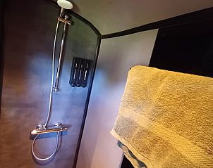 Stijlvolle douche in Huisje in Vroomshoop, vakantiehuis in Twente, Overijssel.