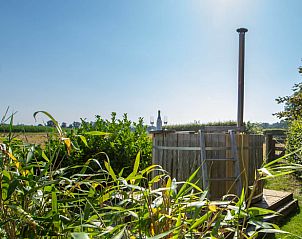 Houten hottub in de tuin van Huisje in Broekland, Salland, Overijssel.