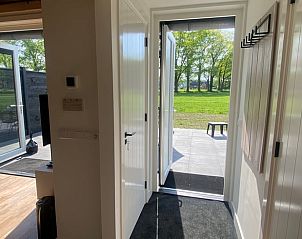Entree met uitzicht op tuin in Huisje in Olst, vakantiehuis Salland, Overijssel