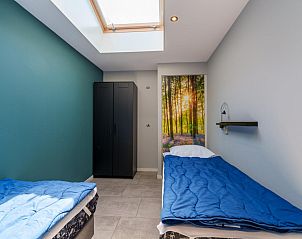 Lichte slaapkamer met dakraam in Regge en Weidezicht vakantiehuis Marle, Salland, Overijssel.