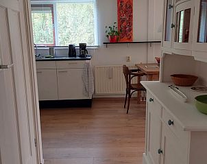 Keuken met moderne apparatuur in Vakantiehuis in Dedemsvaart, vakantiehuis in Vechtstreek, Overijssel.