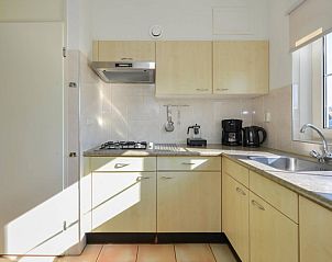 Moderne keuken in Luxe Vakantievilla Weerribben, Paasloo, voorzien van alle gemakken voor een comfortabel verblijf in Overijssel.