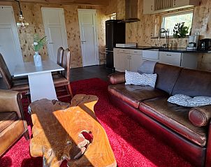 Buitenkant van OV681 vakantiehuis in Steenwijk met groene omgeving, Overijssel.