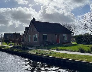 Pittoresk vakantiehuisje aan het water in Kalenberg, Overijssel.