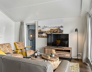 Stylish bathroom in 4-person house 4CE1, Blokzijl, vacation home with modern facilities in Overijssel.