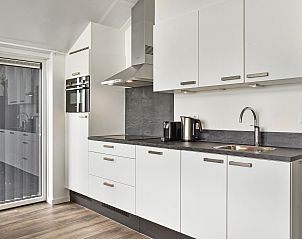 Shower in 4-person house 4CE1, Blokzijl, vacation home with luxury finish in Northwest Overijssel.