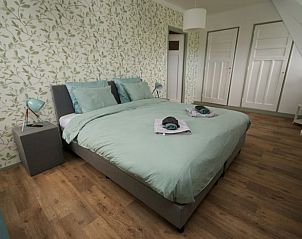 Bedroom with double bed in Cottage in Melissant, vacation home in Melissant, Goeree-Overflakkee, South Holland.