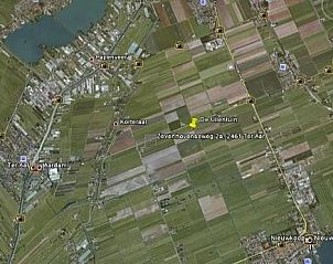 Luchtfoto van De Uilentuin bed and breakfast, centraal gelegen in het schilderachtige landschap van Ter Aar, Zuid-Holland.