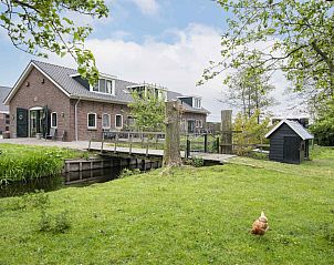 Ruime keuken en eetkamer in ZH017 vakantiehuis, Gouda, met landelijke stijl.