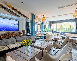 Gezellige binnenruimte van De Kaag Watersport Groepsaccommodatie in Kaag, Zuid-Holland, perfect voor ontspannen groepsverblijven.