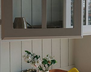 Stijlvolle decoratie in de keuken van Vakantiehuis in Hazerswoude-Dorp, Zuid-Holland.