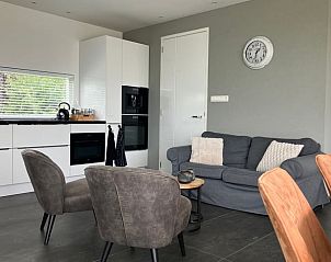 Stijlvolle douche in badkamer van Vakantiehuis in Ammerstol, ideaal voor ontspanning.