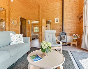 Comfortabele zithoek in Vakantiehuisje in Ameide, perfect voor ontspanning na een dag in de natuur.