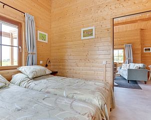 Uitzicht vanuit de slaapkamer in Vakantiehuisje in Ameide op de omliggende natuur van het Groene Hart.