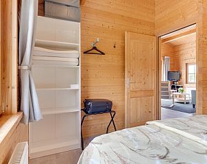 Open kastopslag in Vakantiehuisje in Ameide, perfect voor een georganiseerd verblijf in Zuid-Holland.