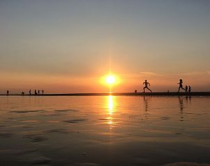 Avondwandeling langs de kust bij Bungalowpark Puik en Duin Vakantiehuis nr 33, Noordwijk.