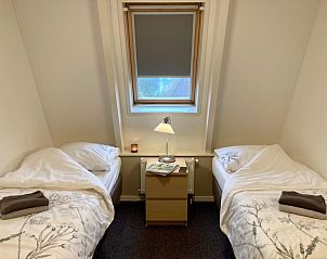 Slaapkamer met dakraam in Vakantiehuis nr 23 Bungalowpark Puik en Duin, Noordwijk aan zee, Noordzeekust, Zuid-Holland.