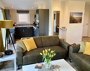Gezellige woonkamer van Nieuw Vakantiehuis Puik en Duin 5a in Noordwijk aan zee, vakantiehuis met comfortabele zitruimte in Zuid-Holland.