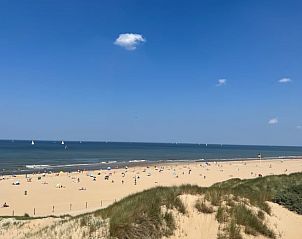 Uitgestrekt strand aan de Noordzeekust, vlakbij Vakantiehuis in Voorschoten.