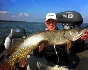 Vissersavontuur in de buurt van DE DIJK bed and breakfast in Zuid-Holland, ideaal voor natuurliefhebbers.