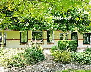 Groene tuinen bij Vakantiehuisje in Bleiswijk, een oase van rust in Rotterdam eo, Zuid-Holland.