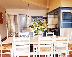 Stijlvolle keuken in Vakantiehuisje in Bleiswijk, compleet met moderne voorzieningen in Rotterdam eo, Zuid-Holland.