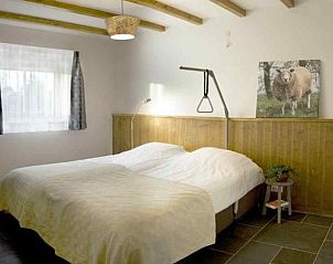 Lichte badkamer van ZH045 vakantiehuis in Ouderkerk-aan-den-IJssel, Rotterdam eo, Zuid-Holland.